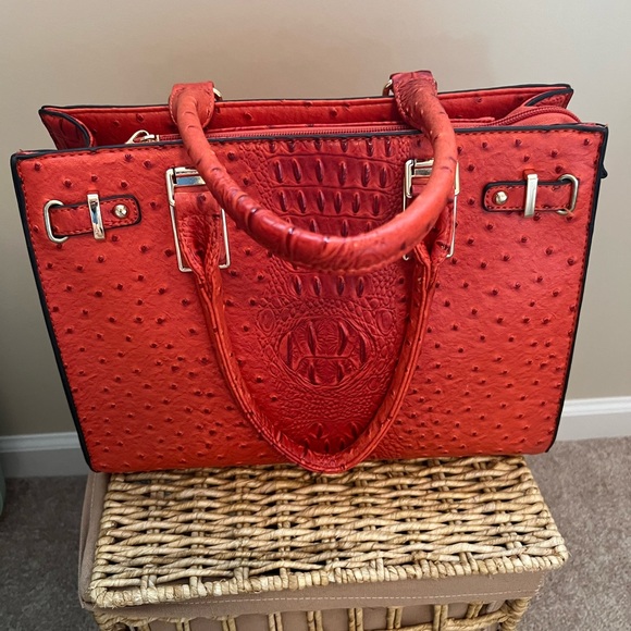 NWOT 4 piece handbag/tote set with straps in Faux Crocodile- ORANGY-RED - NEW - Picture 2 of 13